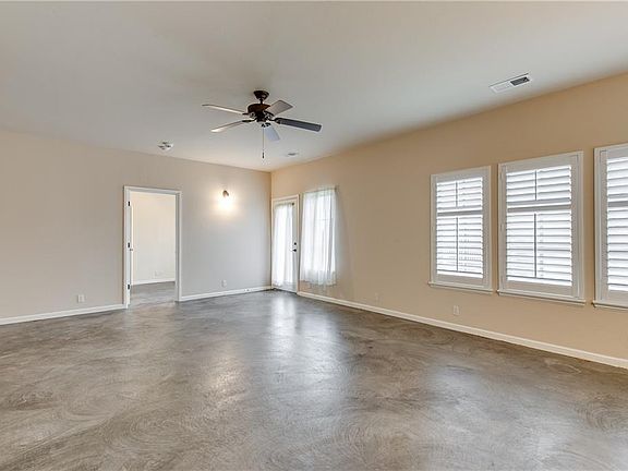 5th image of 11208 Lake Park Dr