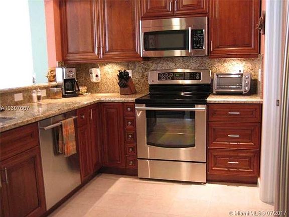 4th image of 8527 NW 108th Ct