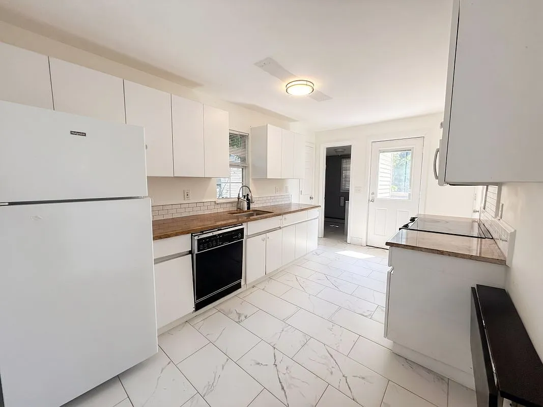 2 bed, 1.0 bath, 630 sqft, $2,500 — Photo 2