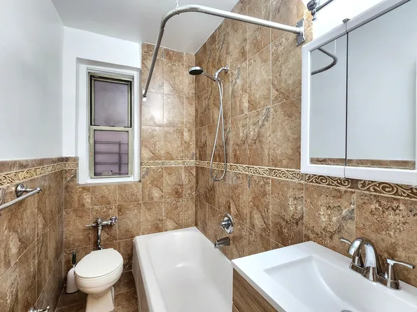 2191 Bolton Street image 10 of 12