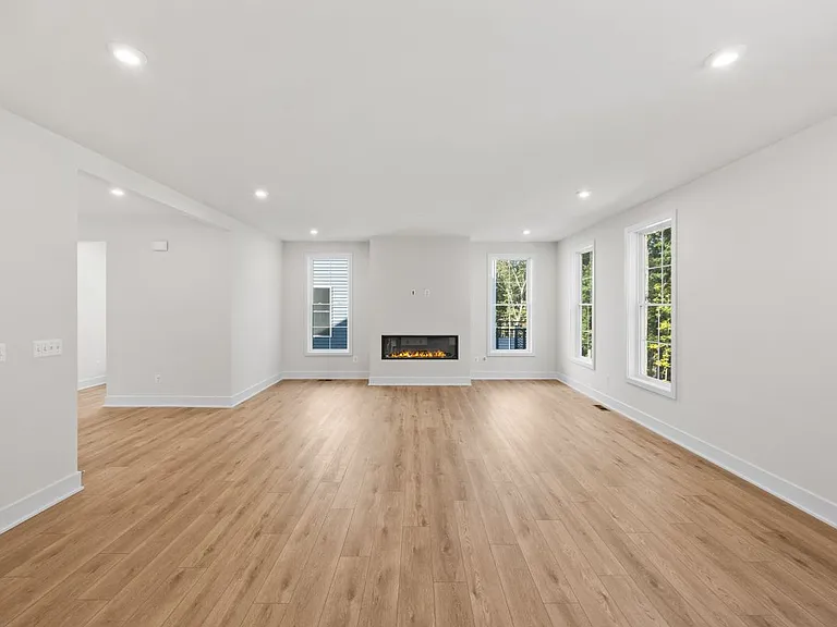 104 Alabaster Ln — Photo 10