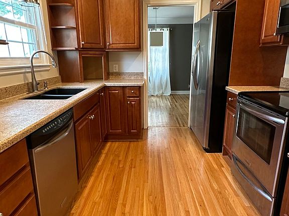 3rd image of 5513 Newton Ave S