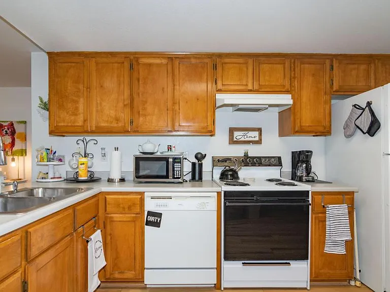 565 Primrose Dr — Photo 16
