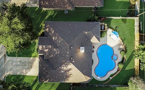 2nd image of 808 Twin Creek Dr