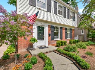 962 Lincoln Rd, Grosse Pointe, MI 48230