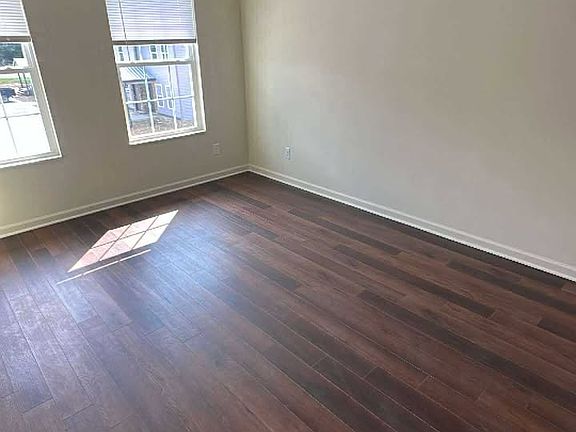 3rd image of 505 E Villanow St
