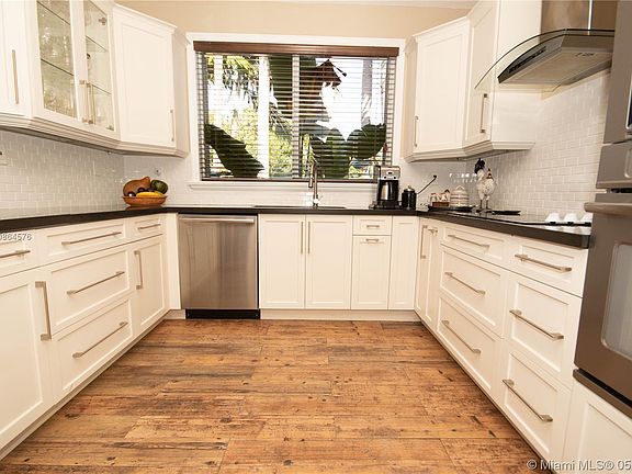 5th image of 6707 Poinciana Ct