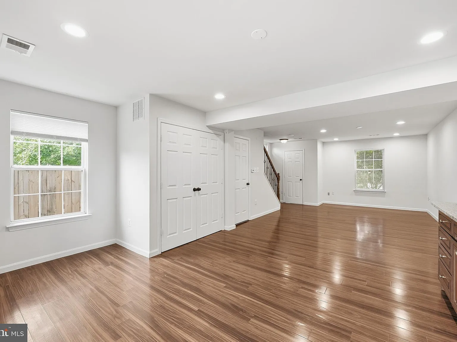 3 bed, 1.5 bath, 1054 sqft, $2,800 — Photo 4
