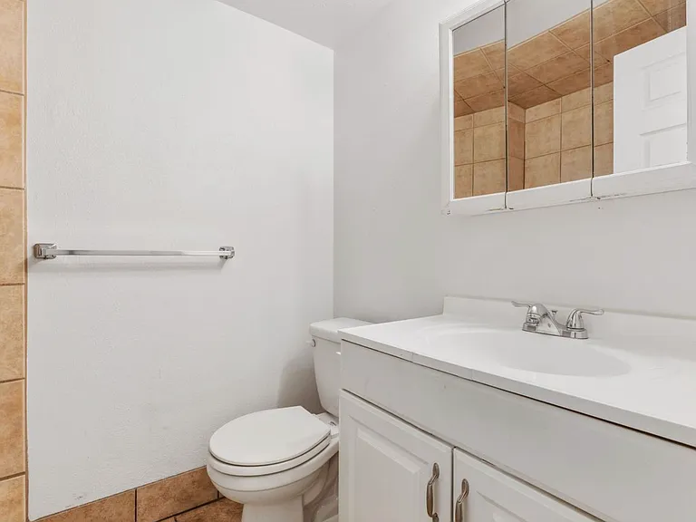 1540 S Roberta St — Photo 13