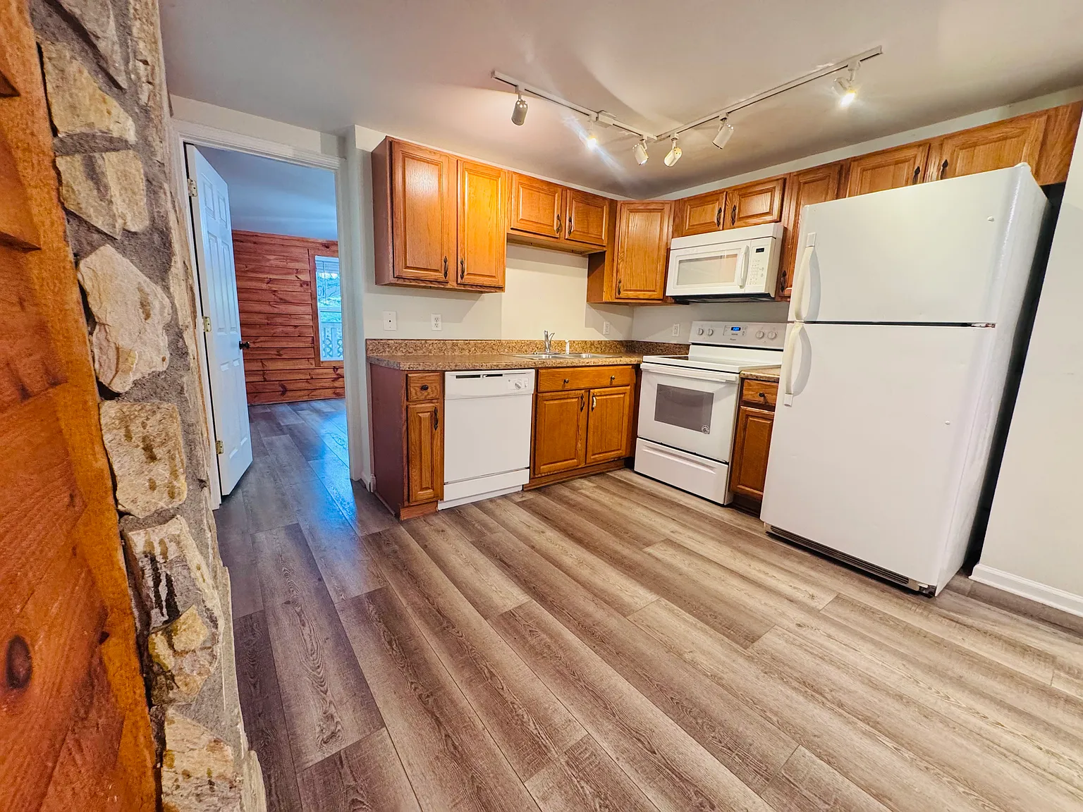 2 bed, 700 sqft, $1,450 — Photo 3
