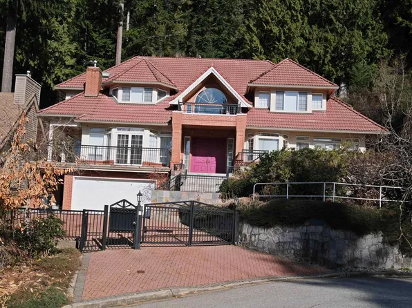 4989 Chalet Pl, North Vancouver, BC V7R 4X4