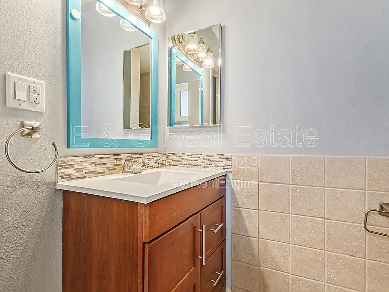 1881 E Palmcroft Dr — Photo 12