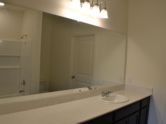 3rd image of 824 Cedar Elm Dr
