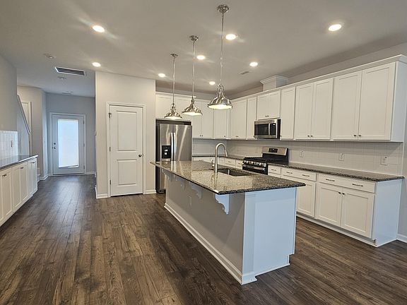 4th image of 1038 Manorhaven Dr
