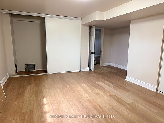 5th image of 367 Springbank Dr