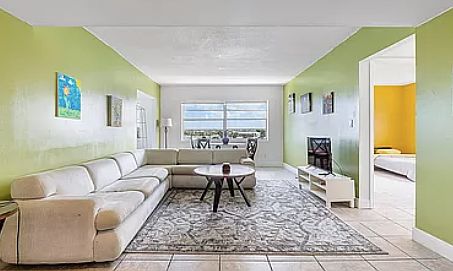 4th image of 1060 Crystal Lake Dr #1