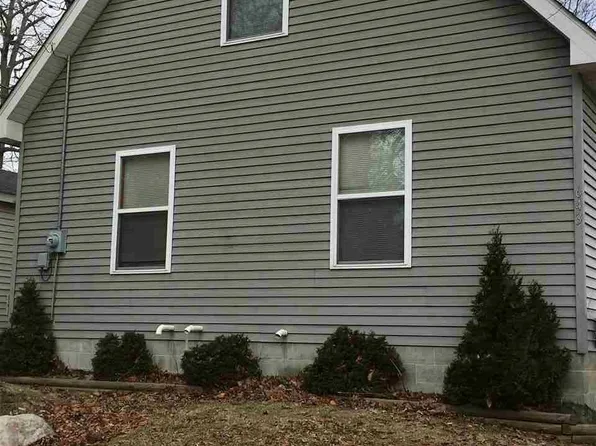 643 Lakeshore Dr, Columbiaville, MI 48421