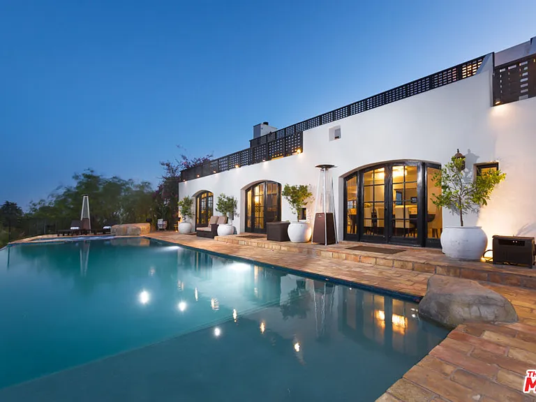 13211 Mulholland Dr — Photo 4