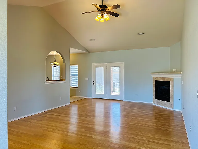 15 Mills Dr — Photo 3