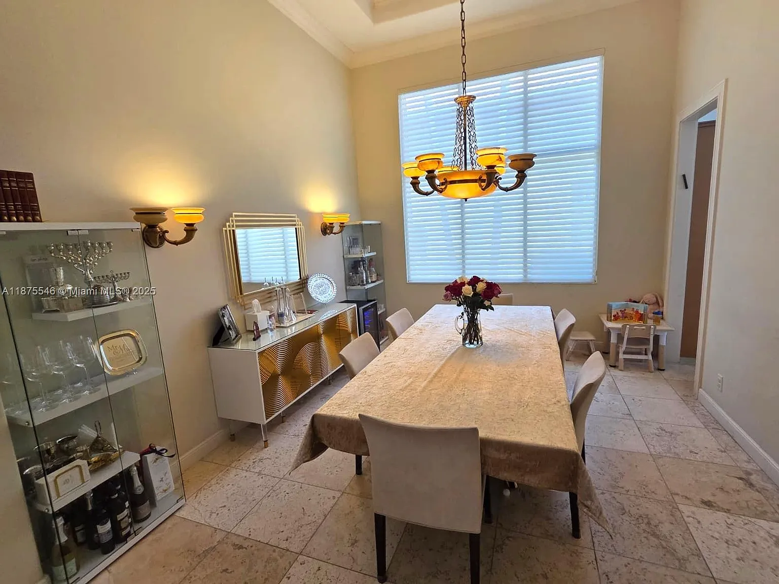 4 bed, 2866 sqft, $14,000 — Photo 3
