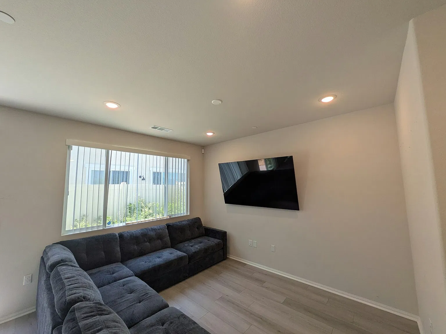2035 Bergamot Street — Photo 3