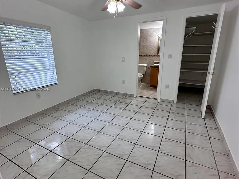 3743 SW 28th St #3743 — Photo 5
