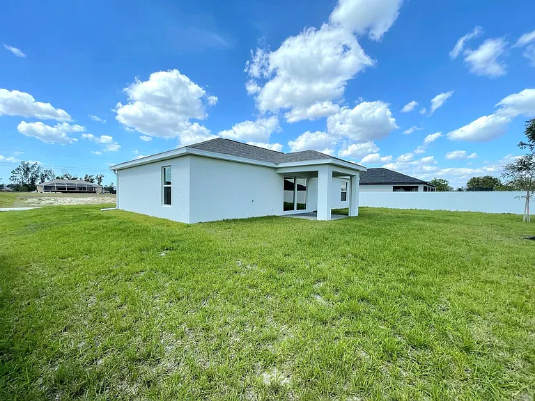 2809 NW 8th Pl — Photo 6