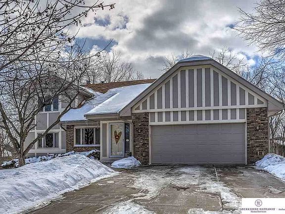 3rd image of 15469 Summerwood Dr