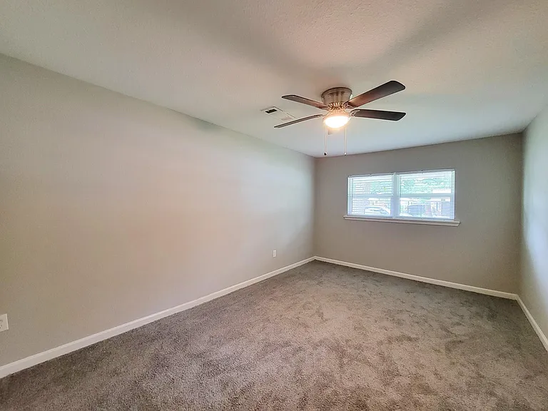 5606 Willow Glen Dr — Photo 9