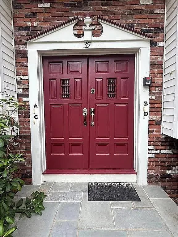 8 bed, 5156 sqft, $2,200 — Photo 3