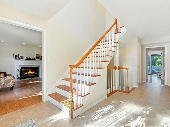 5th image of 805 Hickory Ln