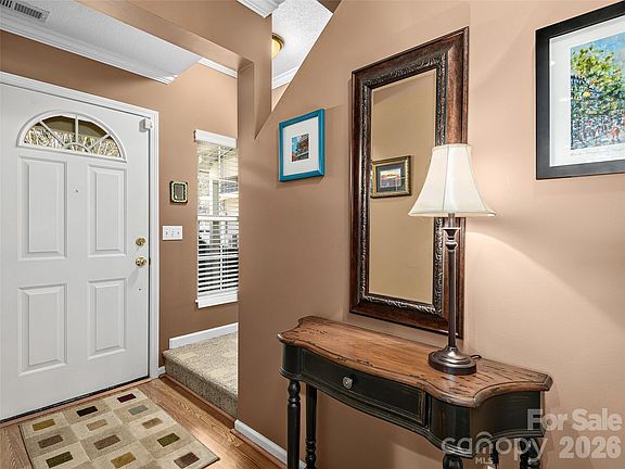 3rd image of 15 Willowick Dr