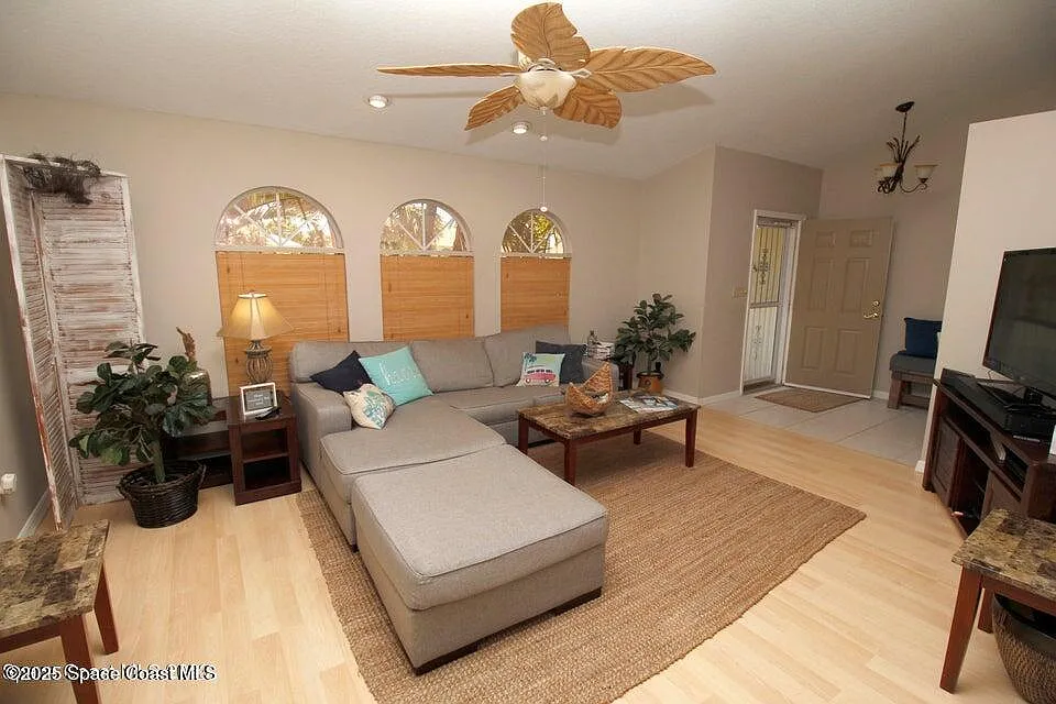 3 bed, 2.0 bath, 1783 sqft, $3,500 — Photo 2