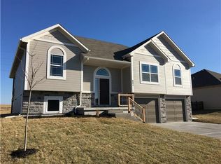 801 SW Powell Dr, Oak Grove, MO 64075
