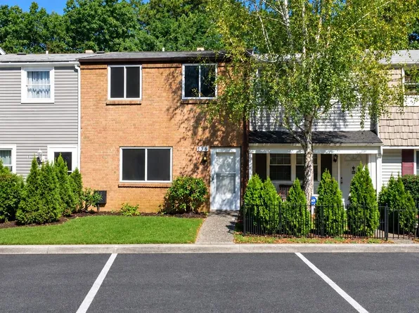 136 Hill Crescent, Calverton, NY 11933