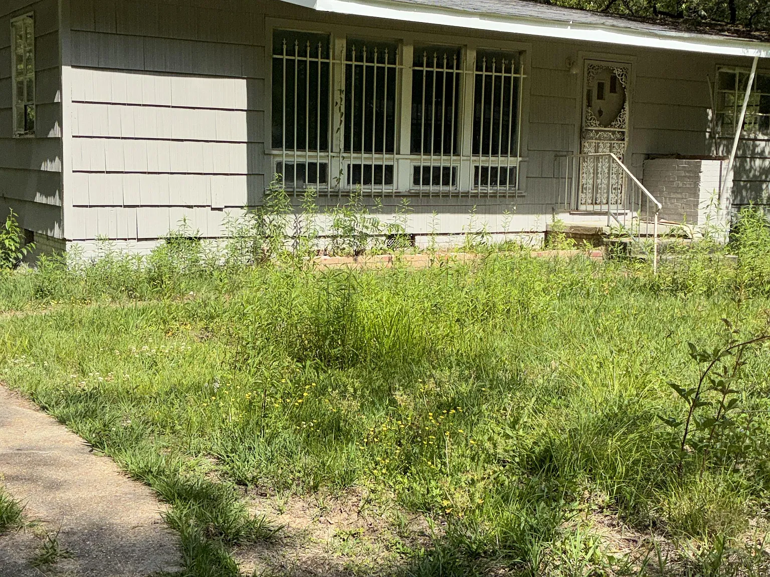 4 bed, 2000 sqft, $1,250 — Photo 1