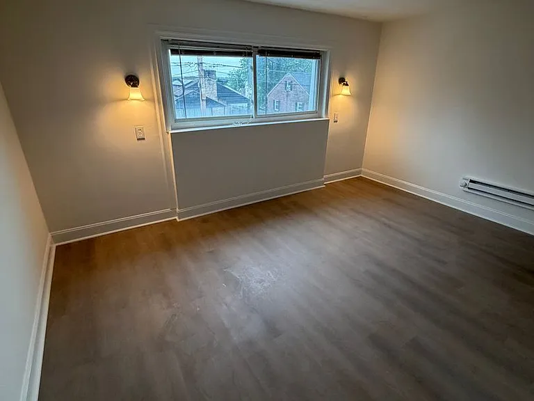 549 E Vine St — Photo 8