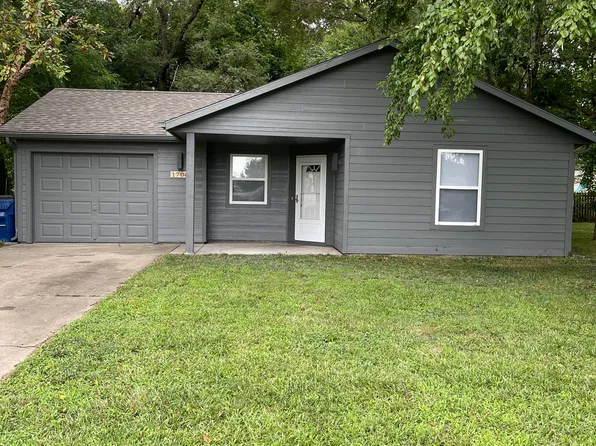 1705 Atherton Ct, Lawrence, KS 66044