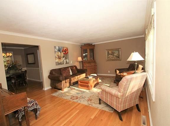 3rd image of 5964 Clarendon Dr