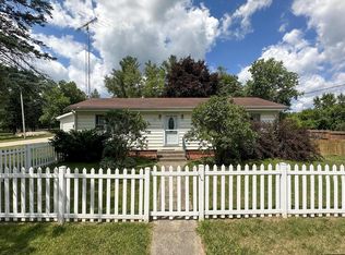 N1121 Rosewood Dr, Genoa City, WI 53128