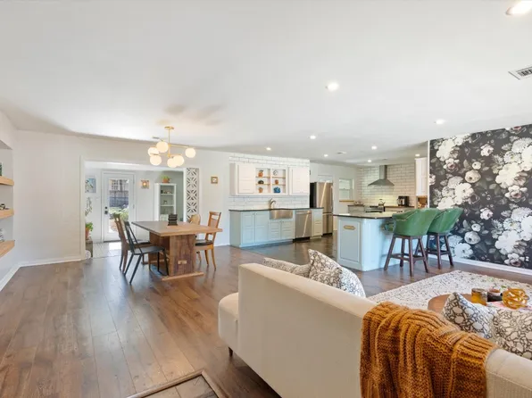 1007 Surrey Ln, Grapevine, TX 76051