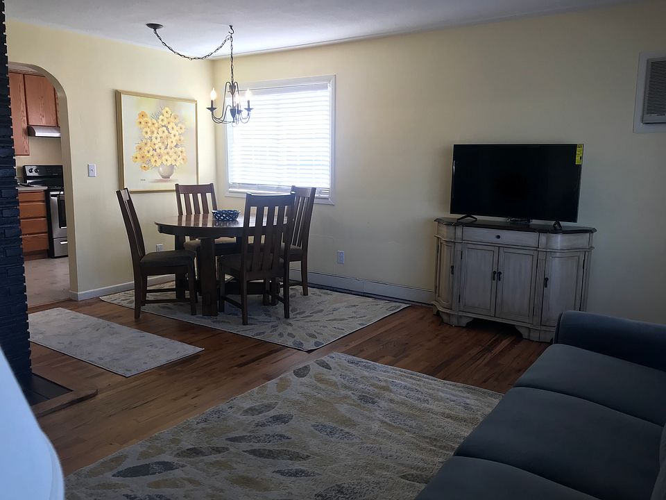 1st image of 1007 W Columbia Ave