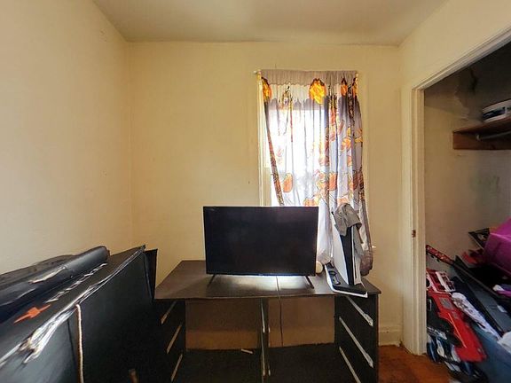 3rd image of 8347 Eton Pl