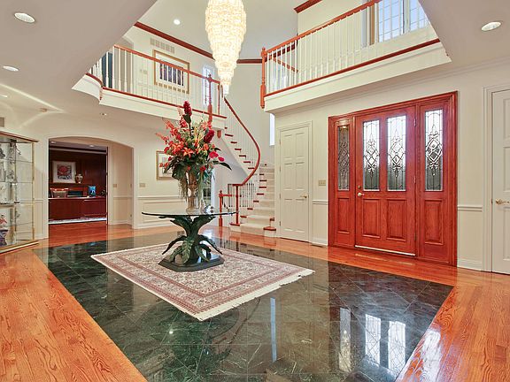Grand 2- Story Foyer