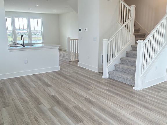 3rd image of 15056 Groveside Rd