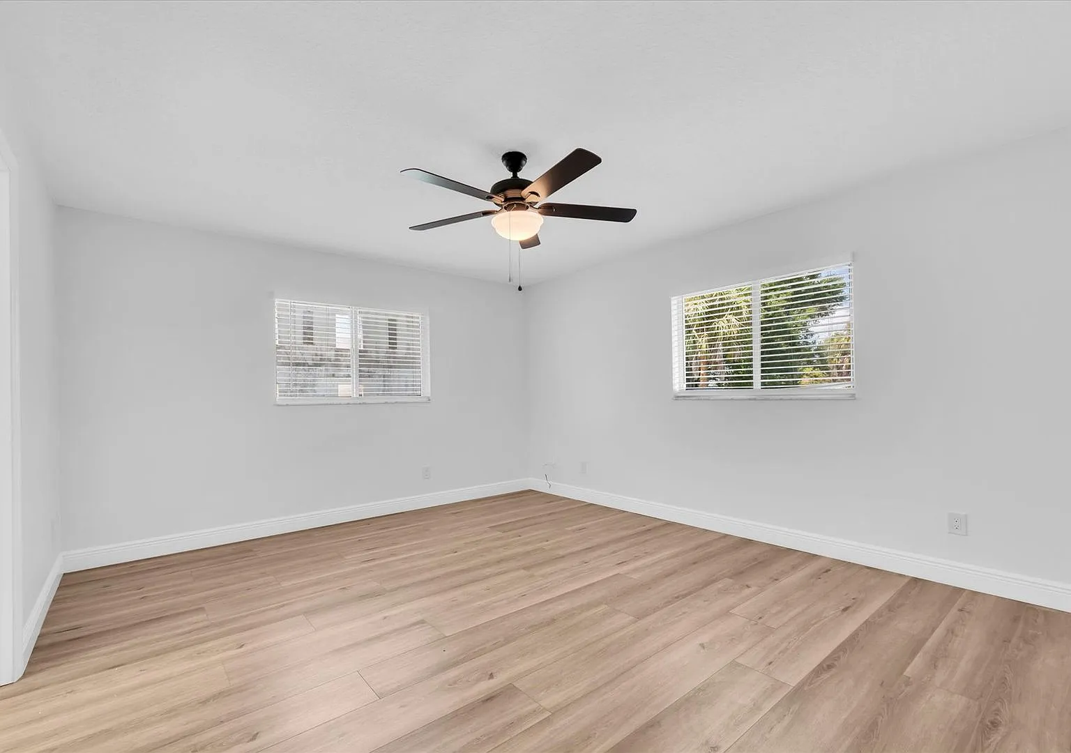 3 Bedroom in Palmetto Available Now! - Free Application — Photo 4