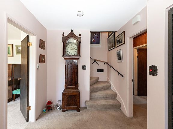 4th image of 549 Dogwood St