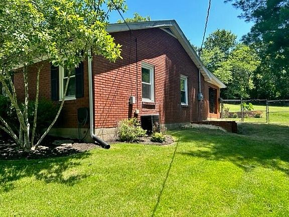 3rd image of 133 Lincoln Dr