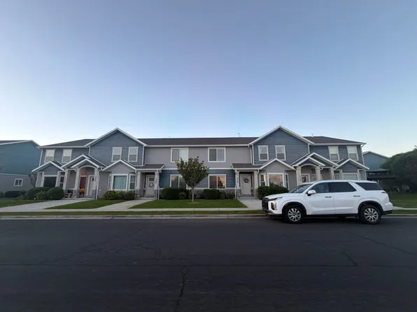 1702 E Stone Creek Way, Eagle Mountain, UT 84005