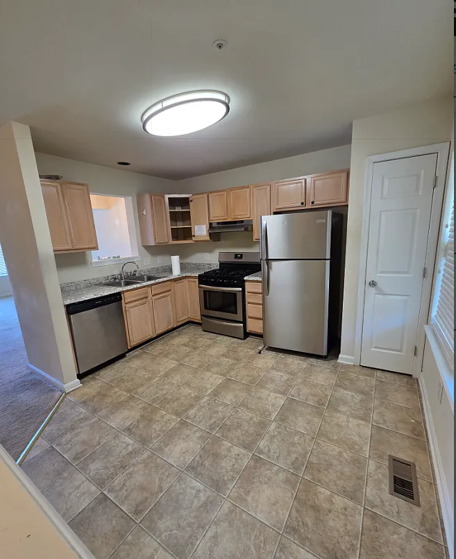 3 bed, 2.5 bath, 1320 sqft, $2,199 — Photo 2